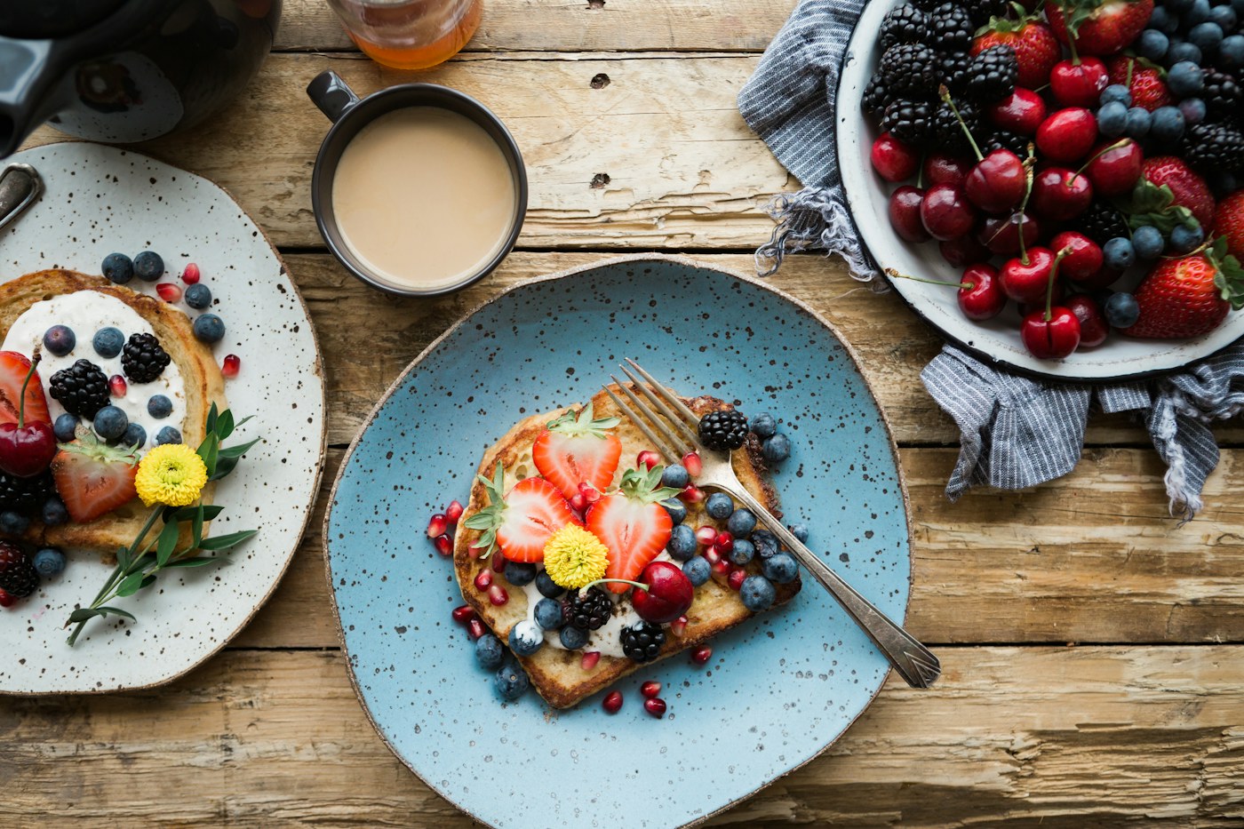 Frutta fresca e dolci della colazione