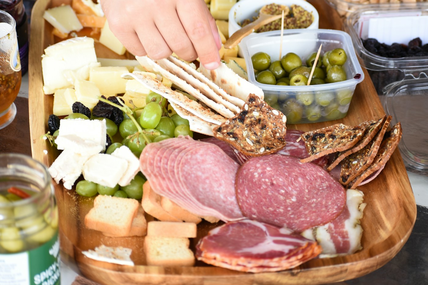 Selezione di salumi al buffet colazione